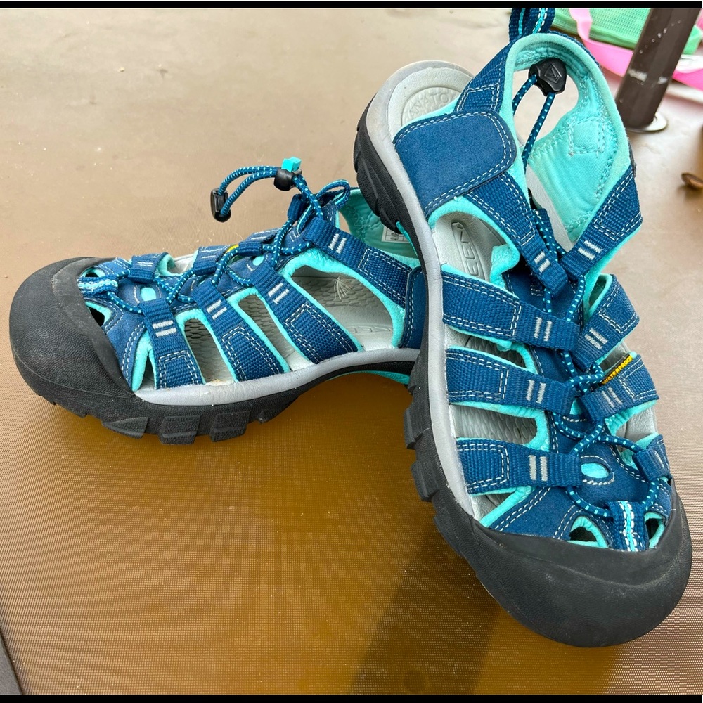 Women’s Keens Sandals in Blue size 8.5